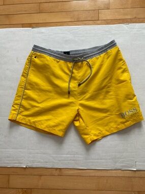Hugo, boss yellow &  gray swim shorts drawstring waist 2  pockets Size Small